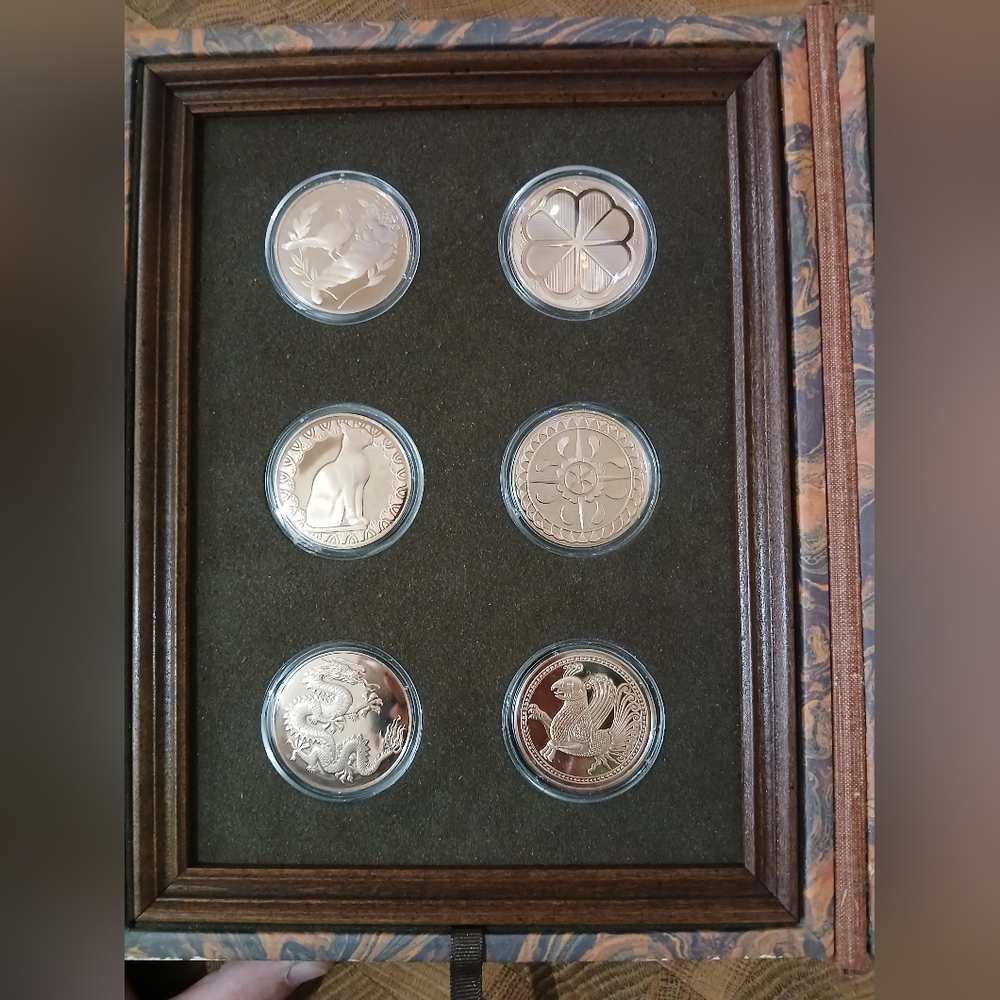 Good Luck Medal Collection - Picture 3 of 12